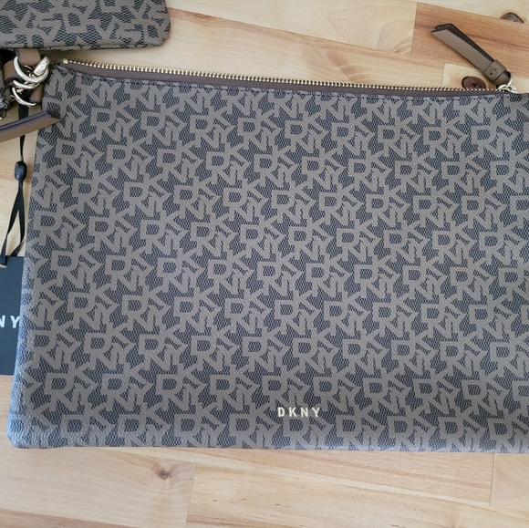 NWT DKNY Wristlets - Picture 3 of 5